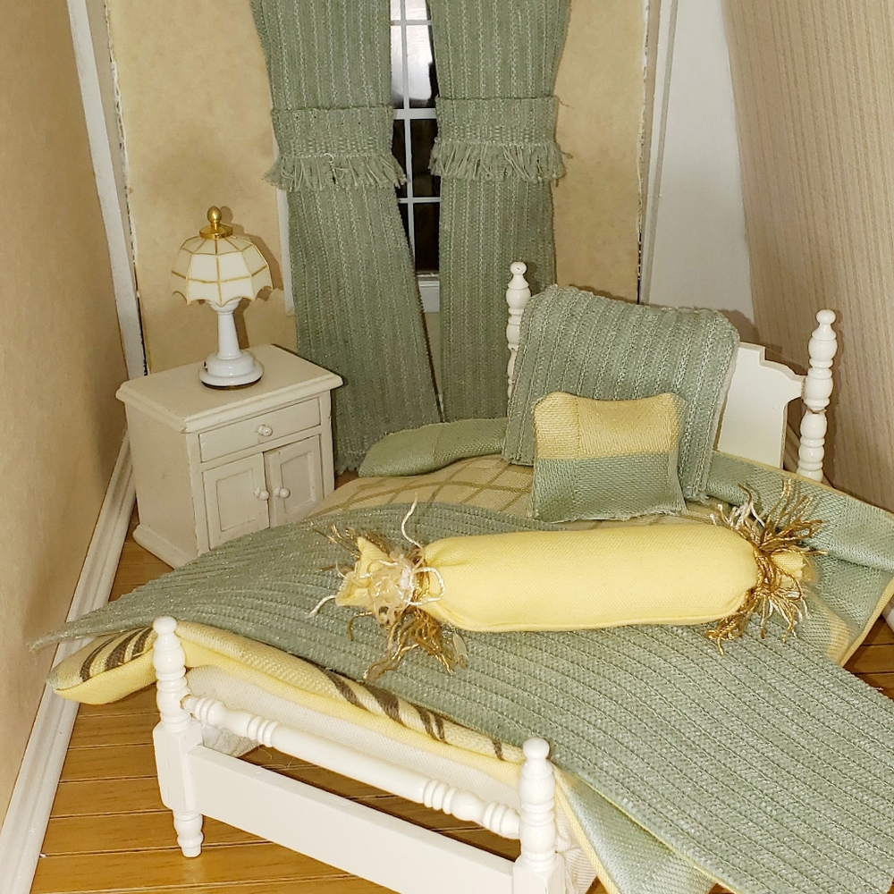 Dollhouse Miniature Bedding - Picture 8 of 13